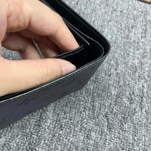 100% Authentic Louis Vuitton Leather Men's Wallet - Picture 10 of 12